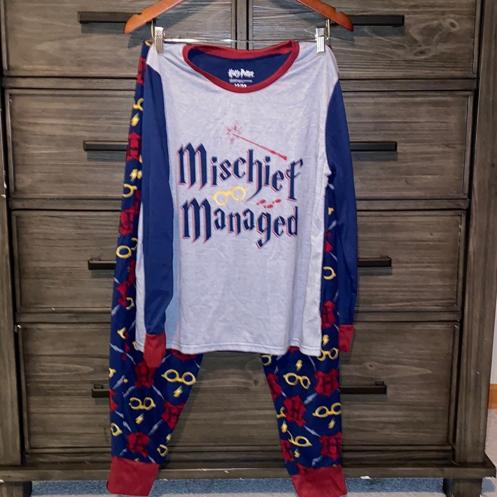 Harry Potter Sleep set- never worn. M